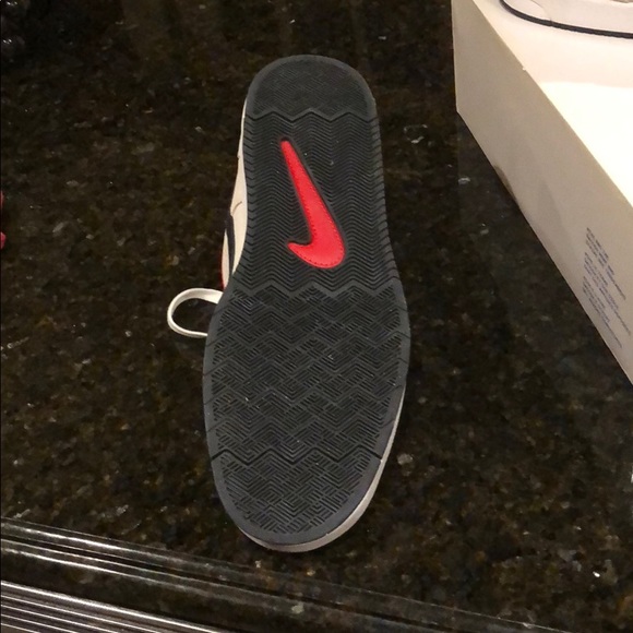 NWT Nike Zoom Low Top Sneakers! - Picture 4 of 7